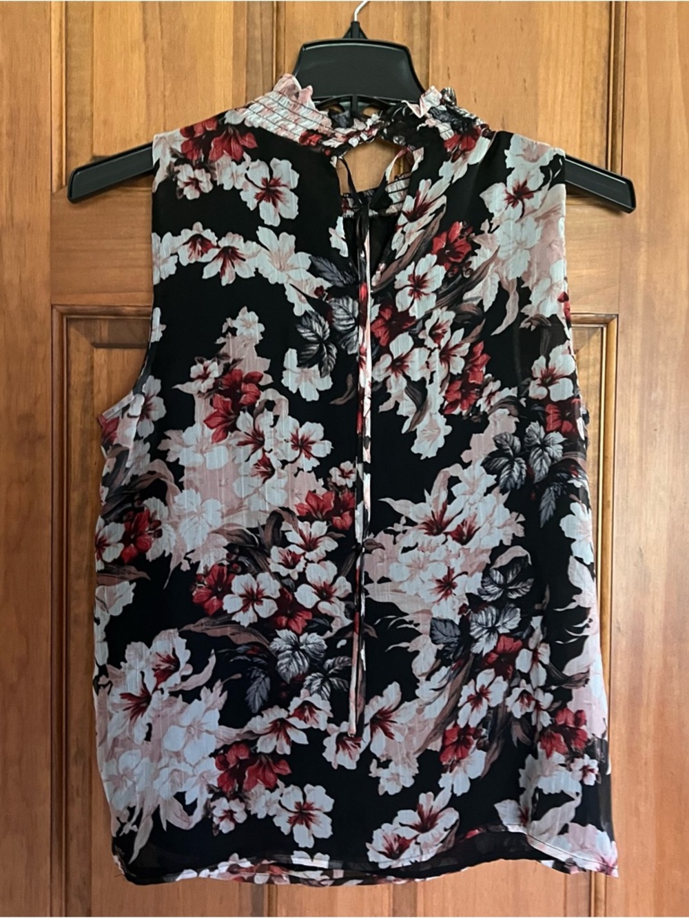 Vince Camuto Sleeveless Black Floral Ruffle Neck Women's Top-L - Picture 2 of 5